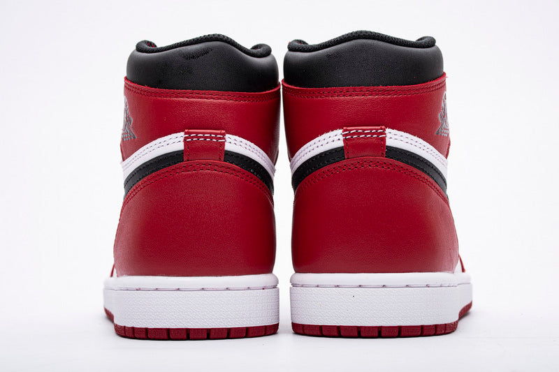 Air Jordan 1 Retro Hi OG 'Chicago'
