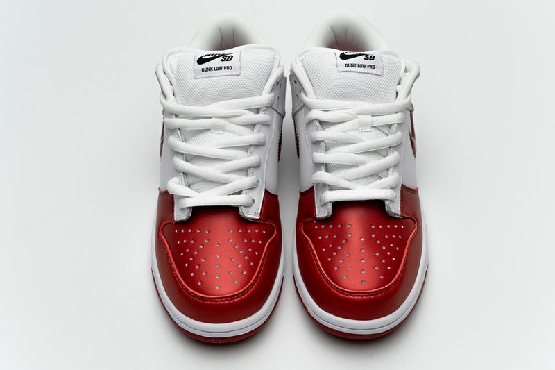 Supereme 联名x Nike Dunk SB Low White Red