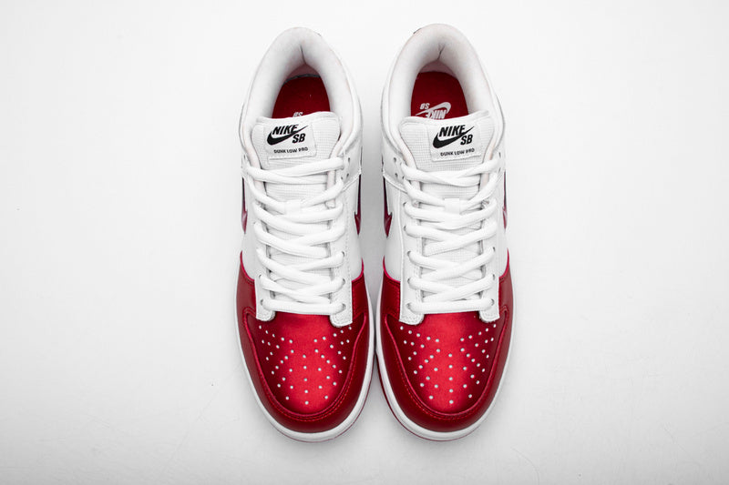 Dunk SB Supreme X Nike SB Dunk Low OG Jewel Swoosh Red