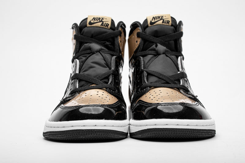 Air Jordan 1 Retro High OG “Gold Toe”