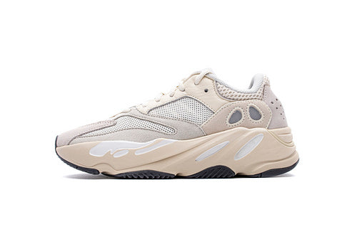 Yeezy Boost 700“Analog”