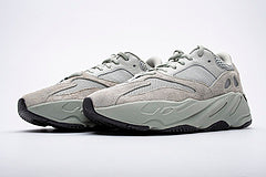 Yeezy Boost 700“Salt”