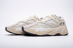 Yeezy Boost 700“Analog”