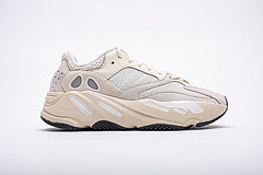 Yeezy Boost 700“Analog”