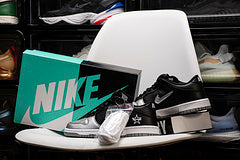 Dunk SBSupereme x Nike Dunk SB Low Metallic Silver